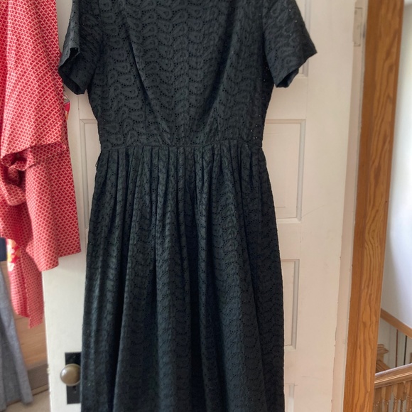 “Quaker Lady” black eyelet 1950s dress w/ scalloped boat neck full skirt - Picture 7 of 10